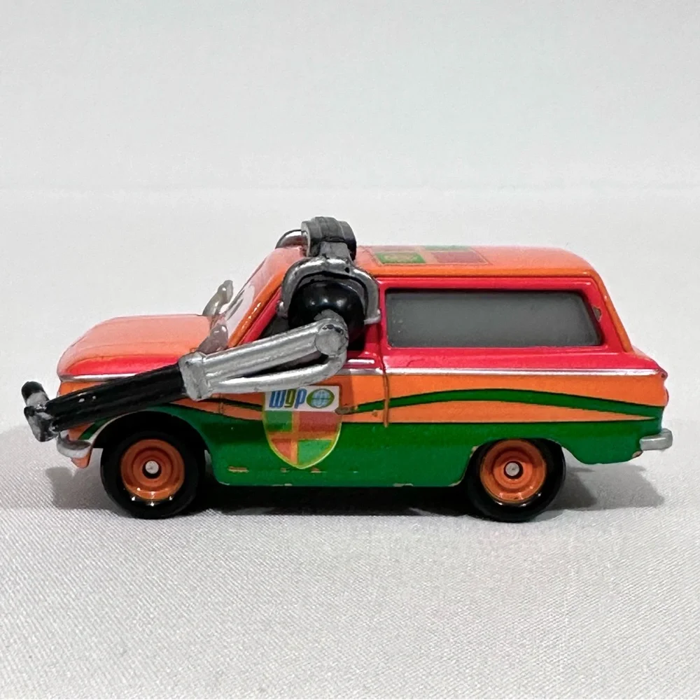 Disney Pixar Cars 2 Brian Gearlooski WGP Crew Chief Die-cast Mattel Rare
